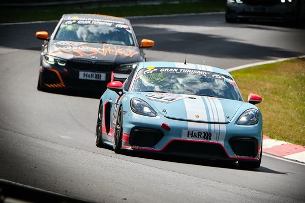 Underhold nemt hele familien med en tur på en racerbane