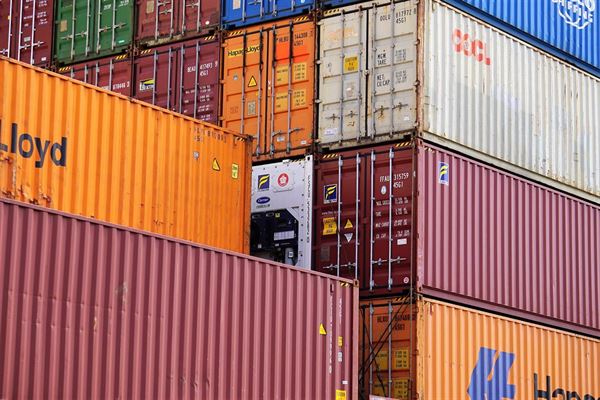 Hos DC-Supply finder du en garage container og en skibscontainer til både opbevaring og fragt