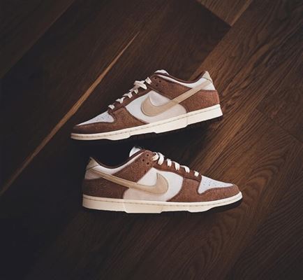 Hold dine sneakers form ved lige med et skotræ